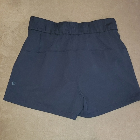 lululemon athletica Pants - Lululemon On The Fly Woven 2.5 Shorts